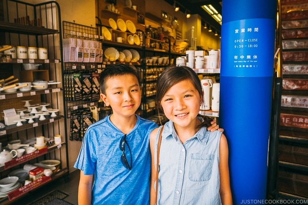 children in front of kitchenware store - Tokyo Kappabashi Guide | www.justonecookbook.com