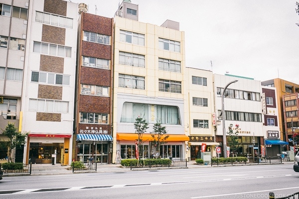 Buddhist Altar Shops - Tokyo Kappabashi Guide | www.justonecookbook.com