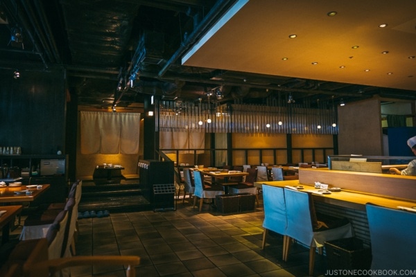 interior of shunpu banri restaurant - Tokyo Dome City | www.justonecookbook.com