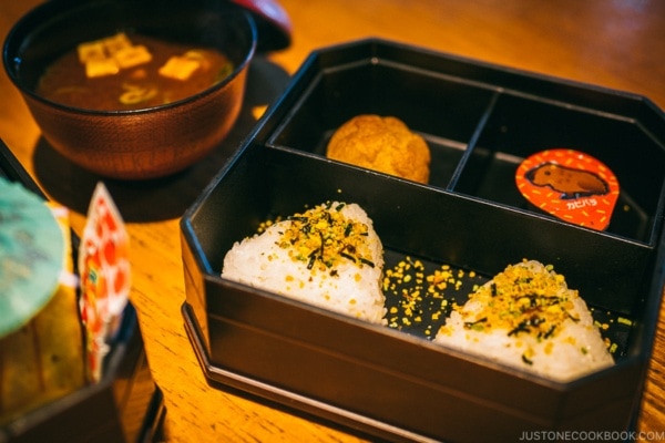 kids onigiri set at shunpu banri restaurant - Tokyo Dome City | www.justonecookbook.com