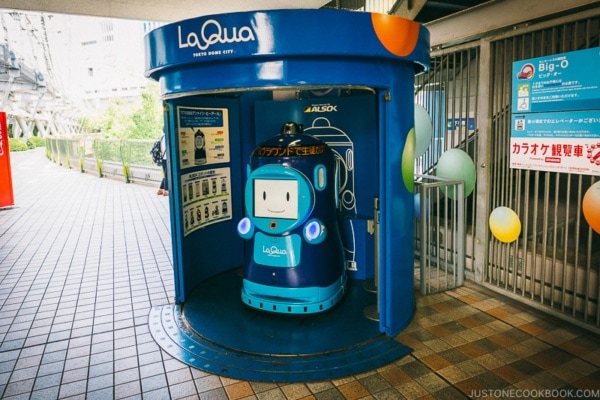 La Qua ALSOK security robots - Tokyo Dome City | www.justonecookbook.com