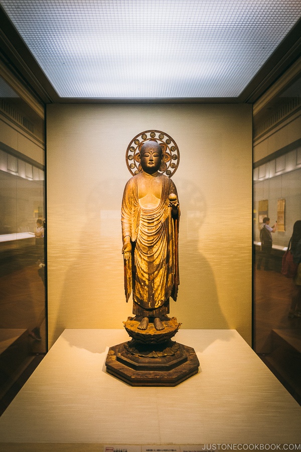 buddha statue - Tokyo National Museum Guide | www.justonecookbook.com