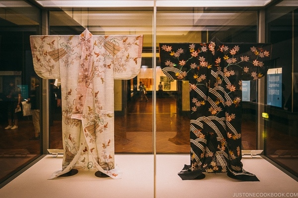 kimono on display - Tokyo National Museum Guide | www.justonecookbook.com