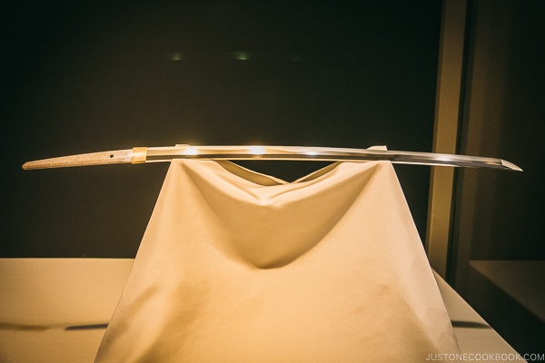 Japanese sword on display - Tokyo National Museum Guide | www.justonecookbook.com