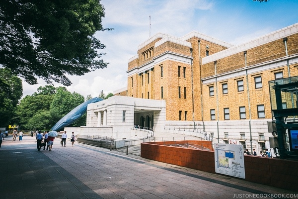 exterior of the museum - Tokyo National Museum of Nature and Science Guide | www.justonecookbook.com