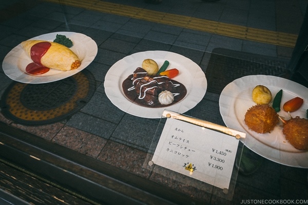 food sample in the window for kurofunetei - Tokyo Ueno Travel Guide | www.justonecookbook.com