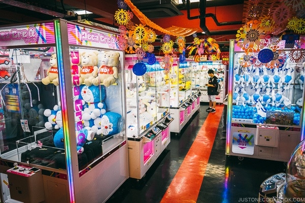 UFO machines at Taito Station Game Ameyayokocho - Tokyo Ueno Travel Guide | www.justonecookbook.com