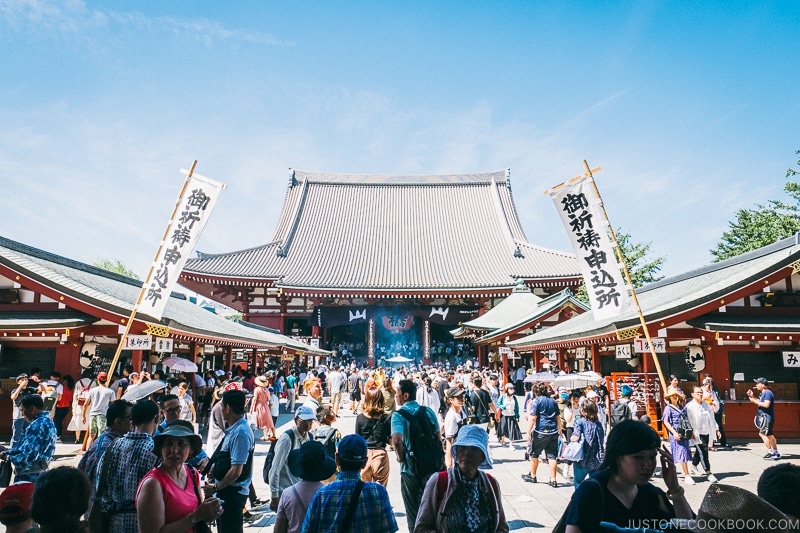 Sensō-ji temple - Tokyo Asakusa Travel Guide | www.justonecookbook.com