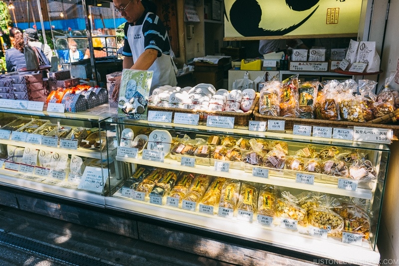 vendors selling food on Nakamise Dori - Tokyo Asakusa Travel Guide | www.justonecookbook.com