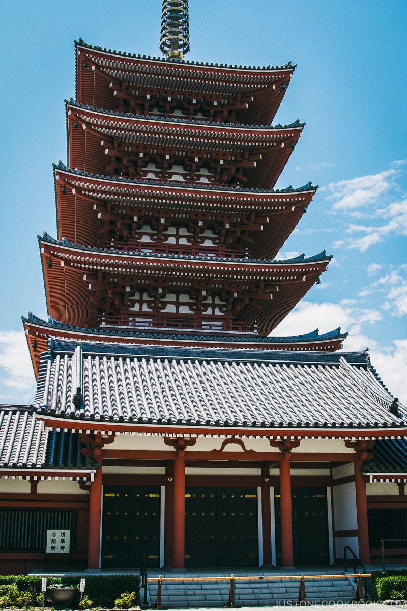 Sensō-ji Pagoda - Tokyo Asakusa Travel Guide | www.justonecookbook.com