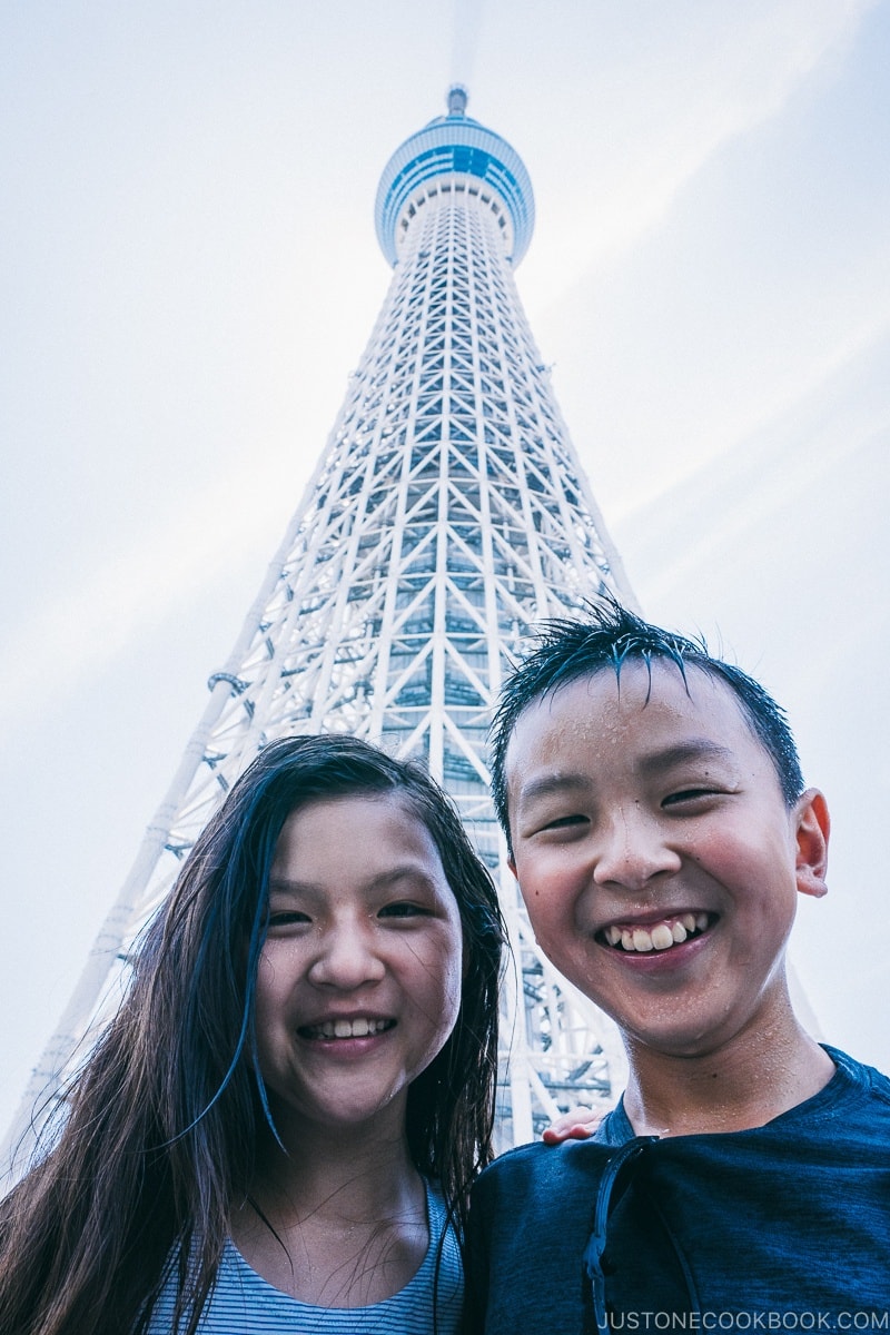 children in front of Tokyo Skytree - Tokyo Skytree Guide | www.justonecookbook.com