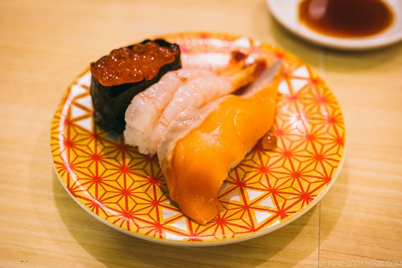 salmon ikura and shrimp sushi - Tokyo Skytree Guide | www.justonecookbook.com