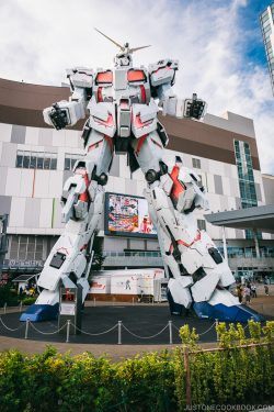 The Life-Sized Unicorn Gundam Statue - Tokyo Odaiba Travel Guide | www.justonecookbook.com
