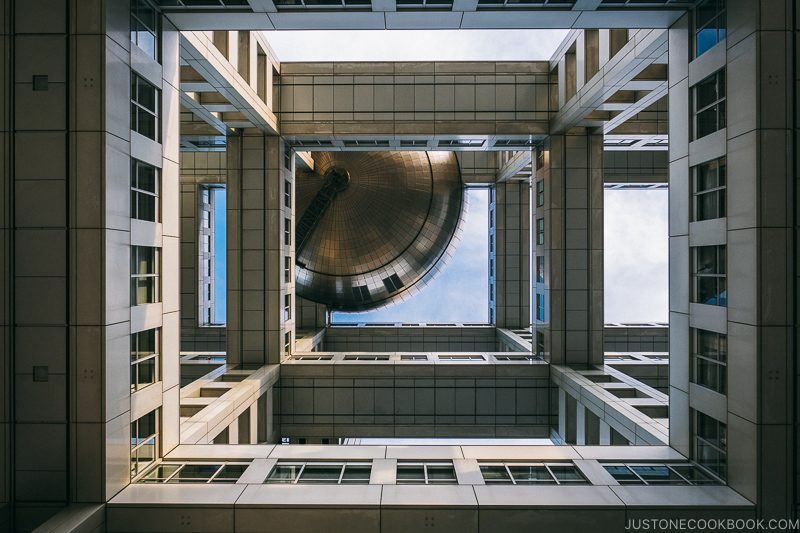 looking up at Fuji Television "HACHITAMA" Spherical Observation Room - Tokyo Odaiba Travel Guide | www.justonecookbook.com