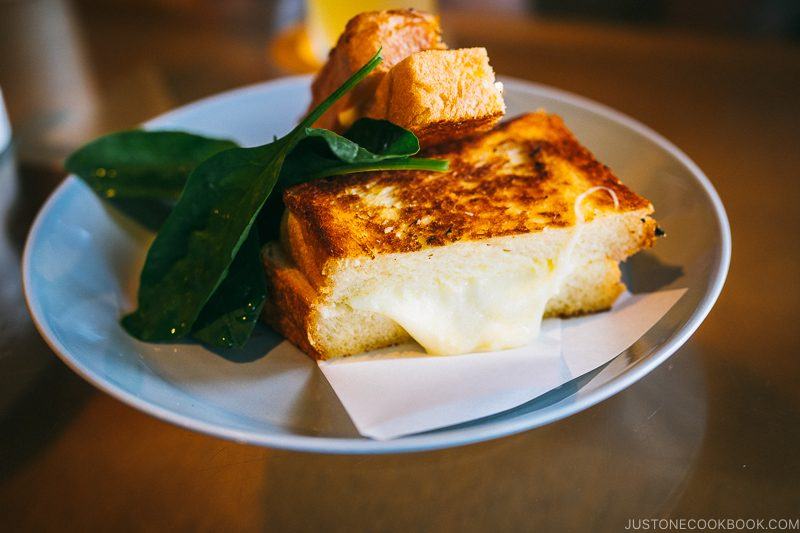 grilled cheese brioche sandwich at bills Odaiba - Tokyo Odaiba Travel Guide | www.justonecookbook.com