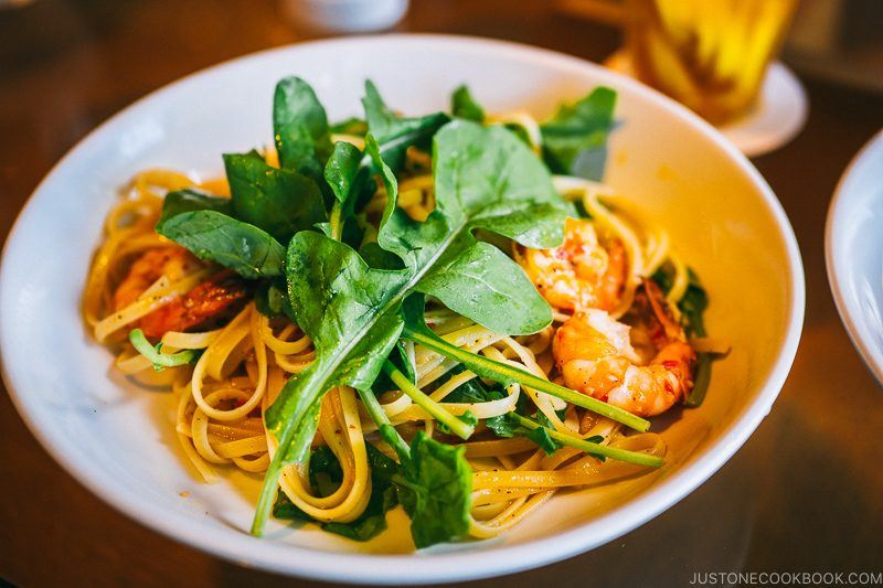 prawn and chilli linguine, garlic and rocket at bills Odaiba - Tokyo Odaiba Travel Guide | www.justonecookbook.com