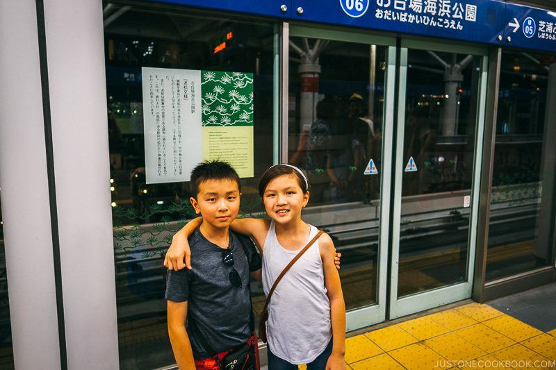 children at Odaiba-Kaihinkoen Station - Tokyo Odaiba Travel Guide | www.justonecookbook.com