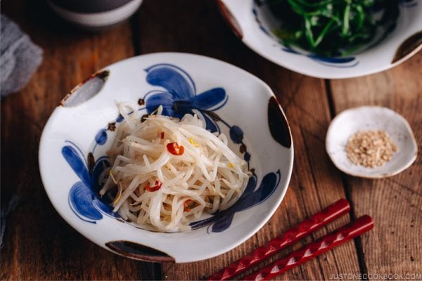 Spinach and Bean Sprout Namul in blue flower pattern dishes