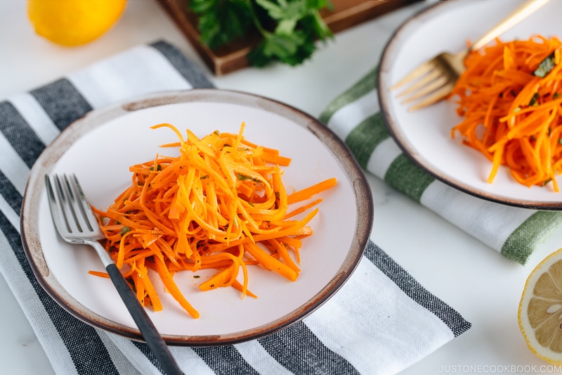 Easy Carrot Salad (Carottes Rapees) キャロットラペ Easy Carrot Salad (Carottes Rapees) キャロットラペ