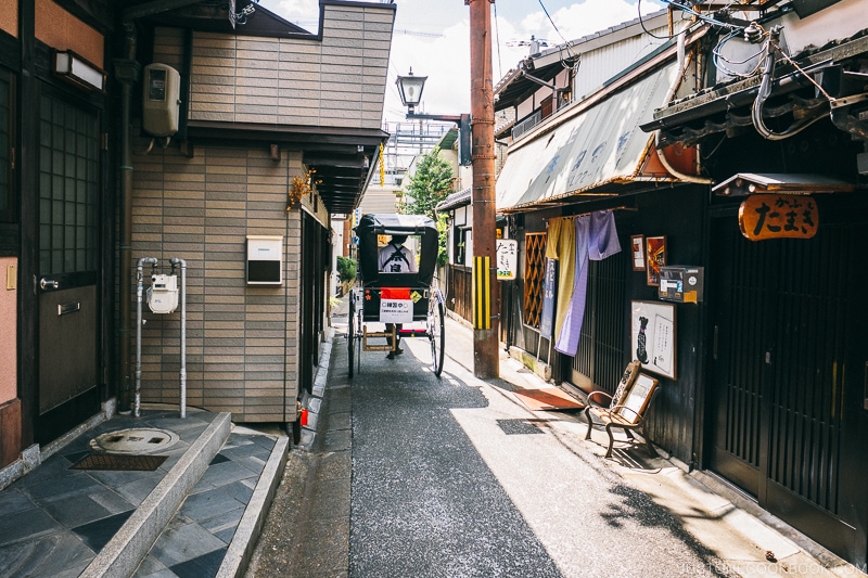 Narrow streets in Naramchi - Nara Guide: Things to do in Nara | www.justonecookbook.com