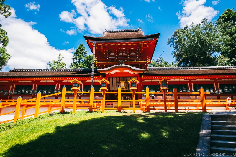 Chumon (center gate) and Oro - Nara Guide: Kasuga-taisha | www.justonecookbook.com