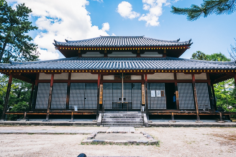 Shiodo hall at Saidaiji - Nara Guide: Historical Nara Temples and Shrine | www.justonecookbook.com