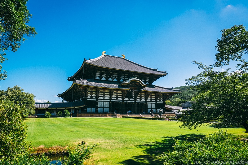 Great Buddha Hall Daibutsuden - Nara Guide: Todaiji | www.justonecookbook.com