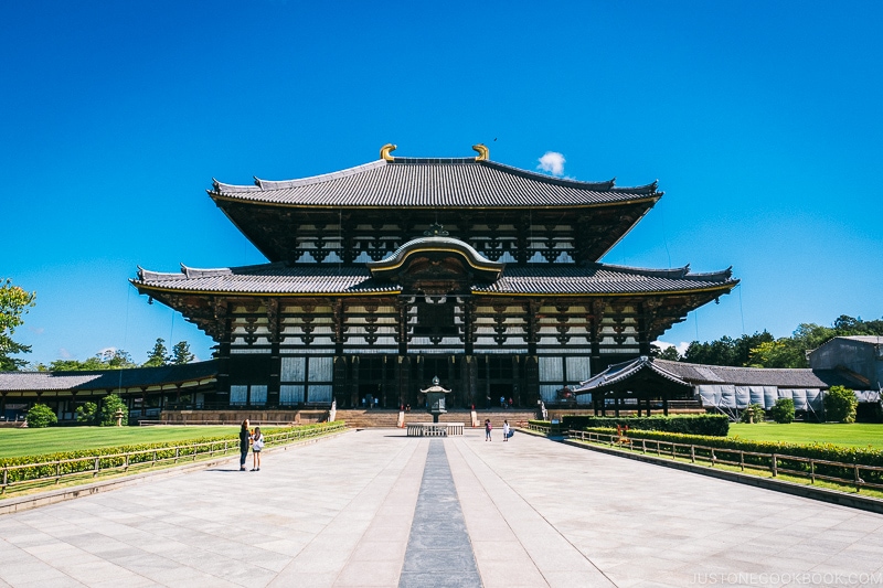 Great Buddha Hall Daibutsuden - Nara Guide: Todaiji | www.justonecookbook.com