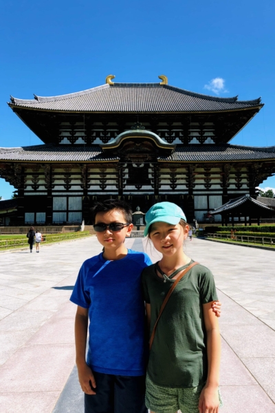 children in front of Todaiji - Nara Guide: Todaiji | www.justonecookbook.com Nandaimon Great South Gate - Nara Guide: Todaiji | www.justonecookbook.com