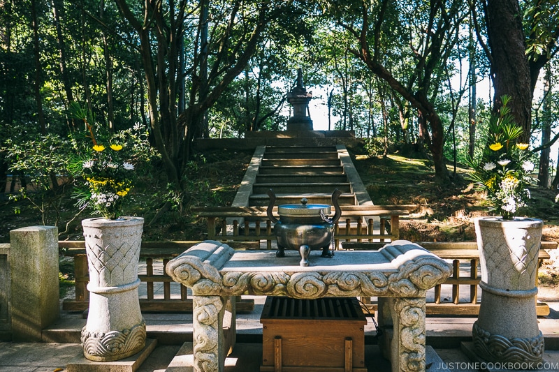 founder's grave at Toshodaiji - Nara Guide: Historical Nara Temples and Shrine | www.justonecookbook.com