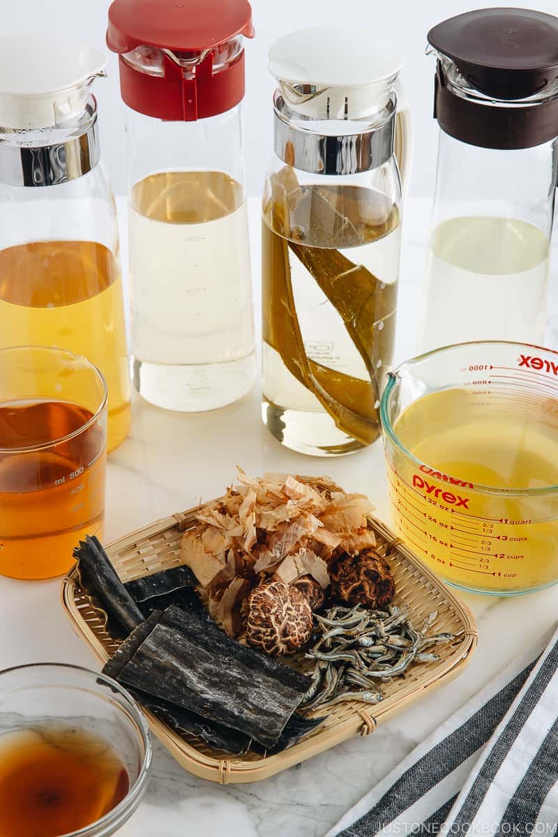 5 different types of dashi in a jar and their ingredients.