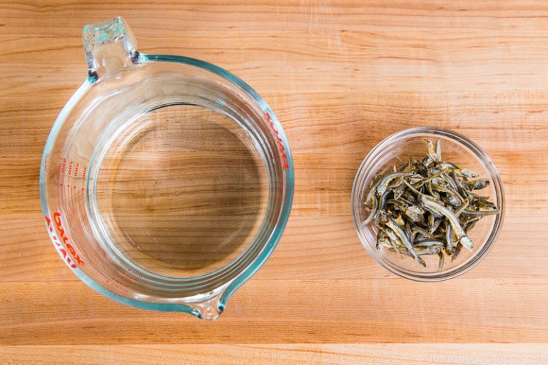 Iriko Dashi (Anchovy Stock) いりこだし • Just One Cookbook