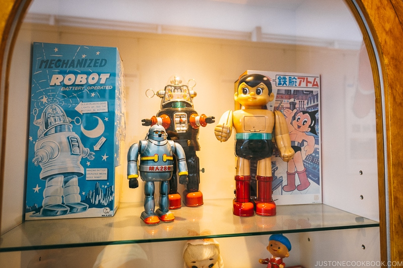 antique Japanese robot toys at Tsutenkaku Tower - Osaka Guide: Tsutenkaku and Shinsekai District | www.justonecookbook.com