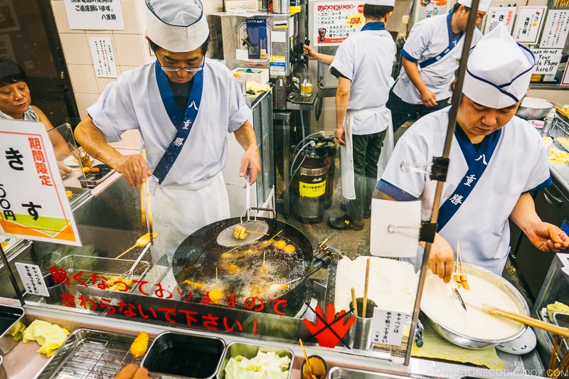 skewers being fried at Yaekatsu - Osaka Guide: Tsutenkaku and Shinsekai District | www.justonecookbook.com