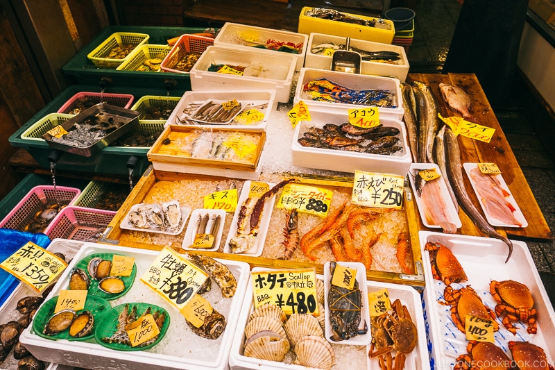 shellfish and seafood on display - Osaka Guide: Kuromon Ichiba Market and Kitchenware Street | www.justonecookbook.com