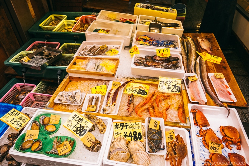 shellfish and seafood on display - Osaka Guide: Kuromon Ichiba Market and Kitchenware Street | www.justonecookbook.com