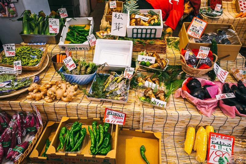 fresh produce at Kuromon - Osaka Guide: Kuromon Ichiba Market and Kitchenware Street | www.justonecookbook.com