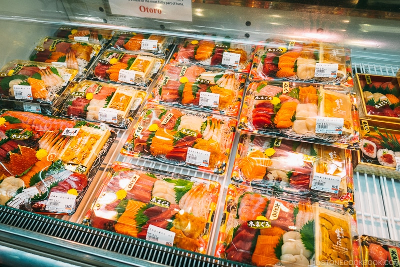 sashimi ready to go inside cooler at Sanpei - Osaka Guide: Kuromon Ichiba Market and Kitchenware Street | www.justonecookbook.com