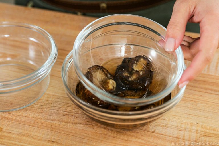 Shiitake Dashi 干し椎茸の戻し汁 • Just One Cookbook