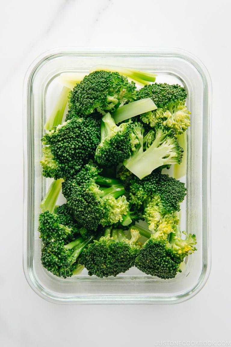Broccoli Blanched with Sesame Oil ブロッコリーの塩ごま油茹で • Just One Cookbook