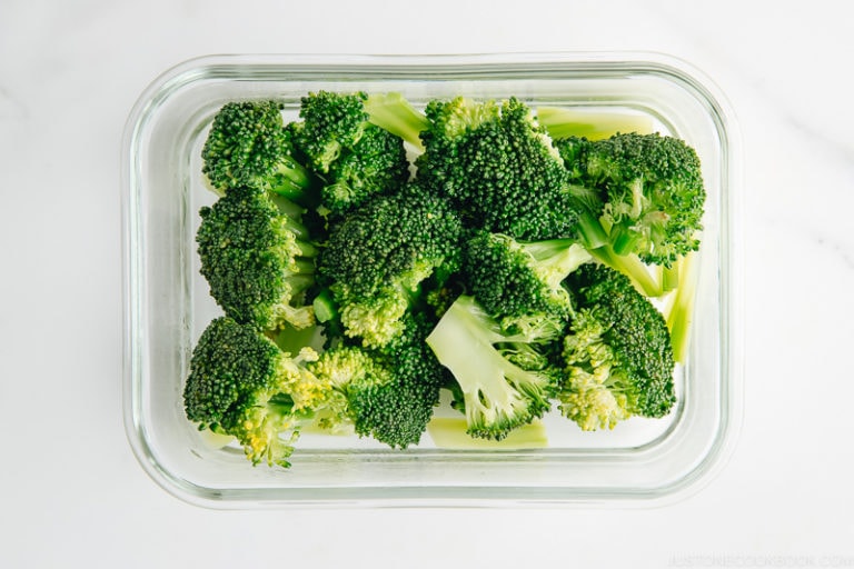 Broccoli Blanched with Sesame Oil ブロッコリーの塩ごま油茹で • Just One Cookbook