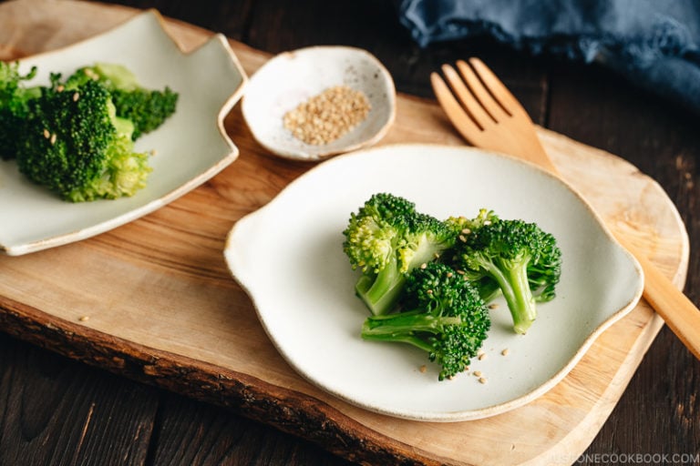 Broccoli Blanched with Sesame Oil ブロッコリーの塩ごま油茹で • Just One Cookbook