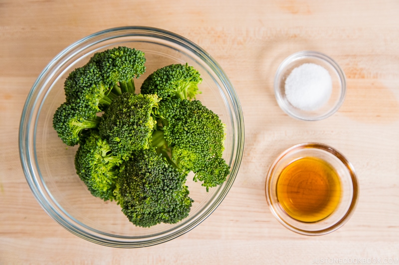 Broccoli Blanched with Sesame Oil Ingredients