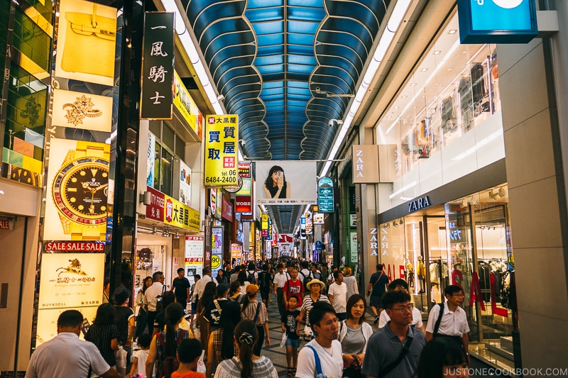 shoppers walking along Shinsaibashi - Osaka Guide: Amerikamura & Shinsaibashi Shopping Street | www.justonecookbook.com