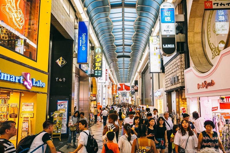 shoppers walking along Shinsaibashi - Osaka Guide: Amerikamura &amp; Shinsaibashi Shopping Street | www.justonecookbook.com