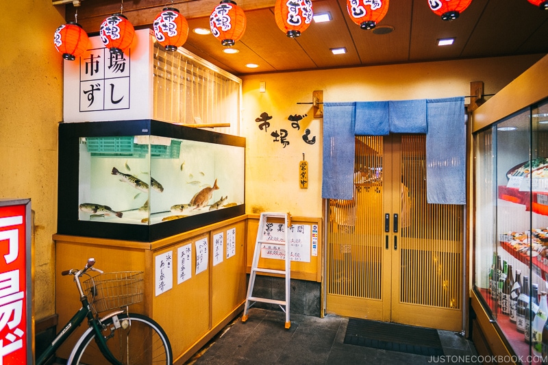 sushi restaurant on Shinsaibashi - Osaka Guide: Amerikamura &amp; Shinsaibashi Shopping Street | www.justonecookbook.com