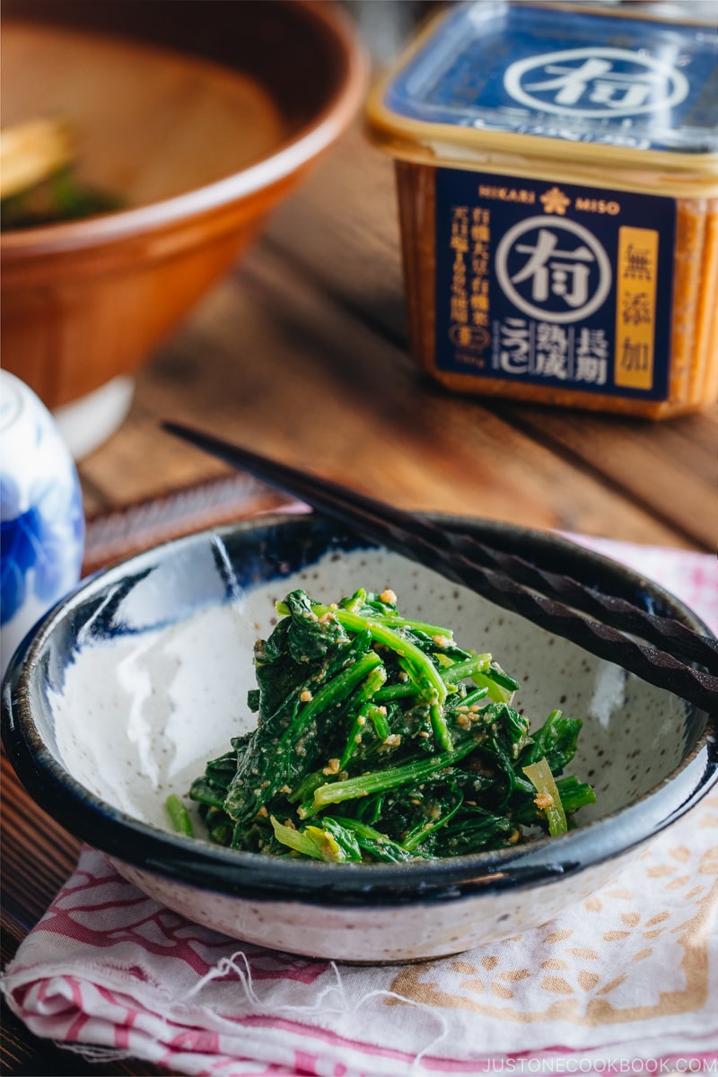 Spinach with sesame miso sauce in a Japanese ceramic bowl.