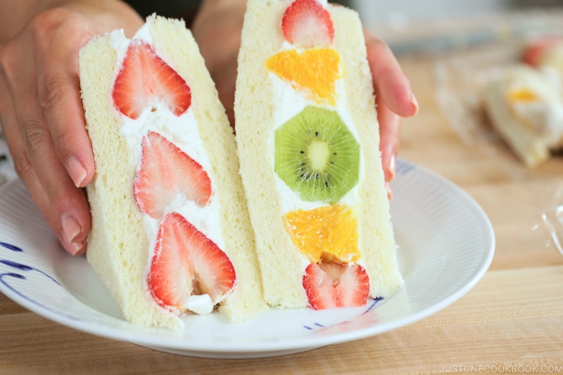 Japanese Fruit Sandwich (Fruit Sando) フルーツサンド • Just One Cookbook