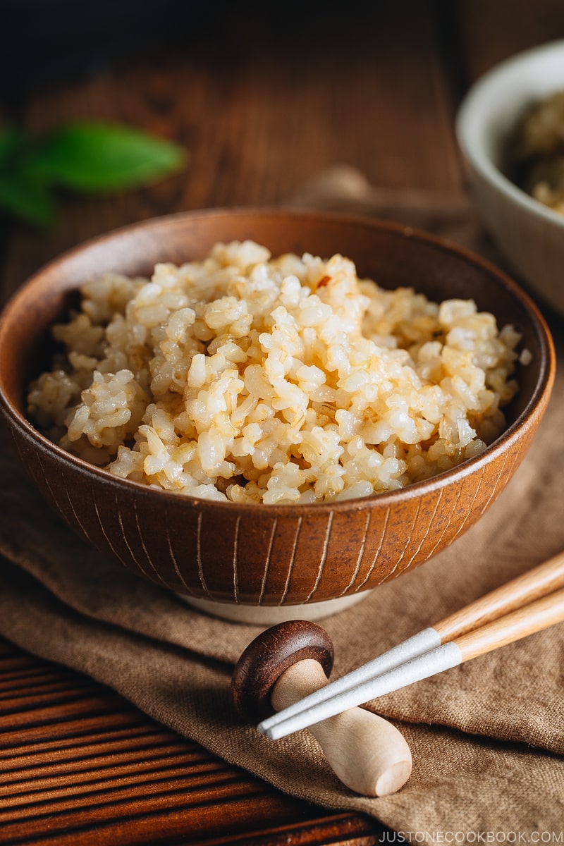 Rice bowls containing perfectly cooked short grain brown rice.