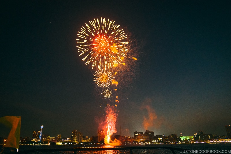 Yokohama Sparkling Twilight fireworks festival - Japan's Fireworks Hanabi | www.justonecookbook.com